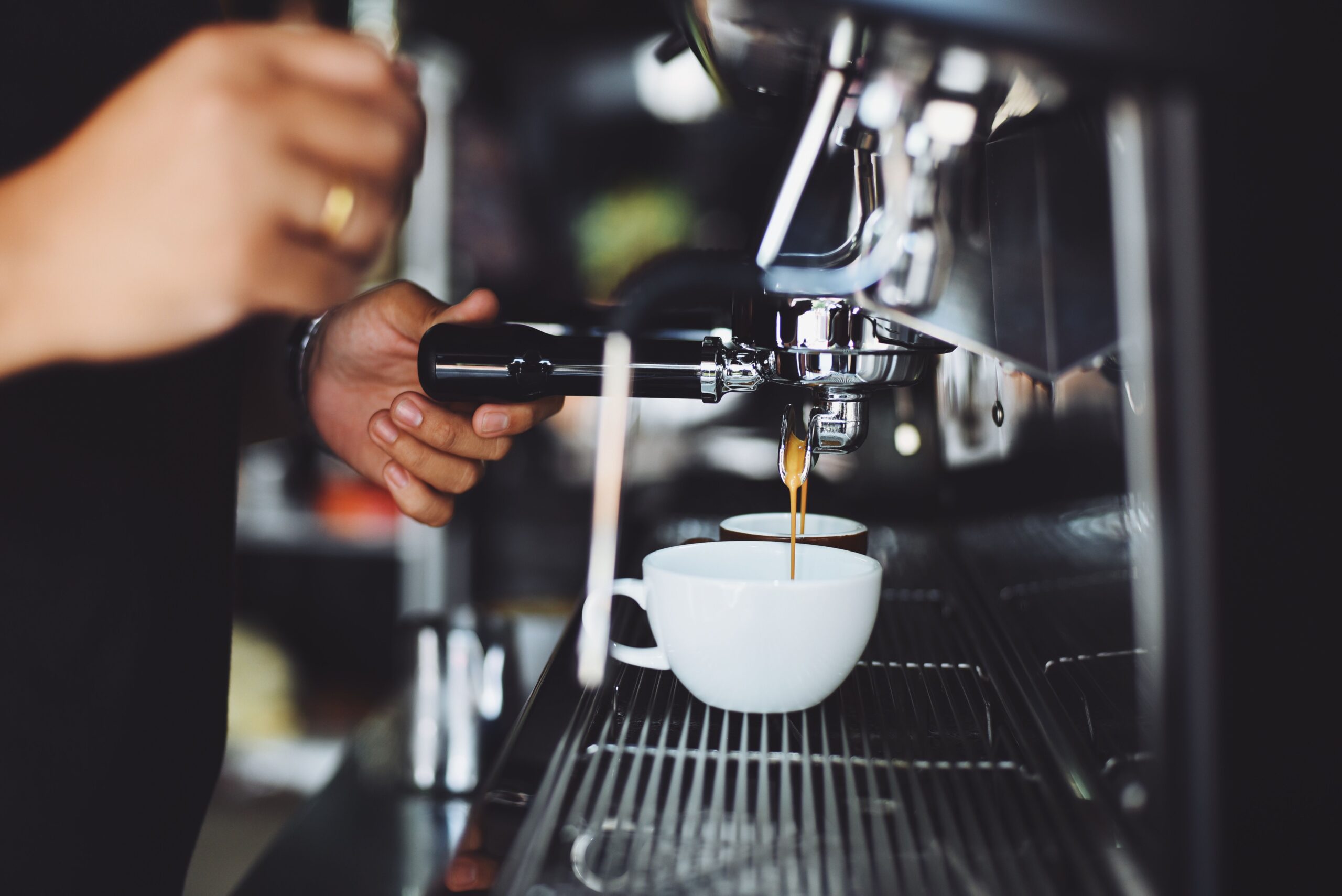 Efteråret kalder på god kaffe – her er kaffemaskinerne, der skiller sig ud