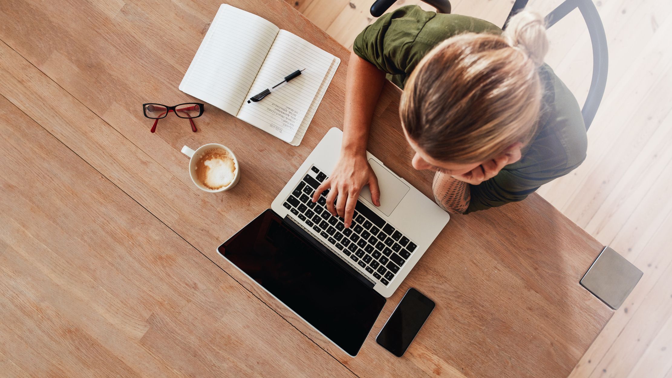 Vil du have en MacBook uden den høje pris? Denne model skiller sig ud