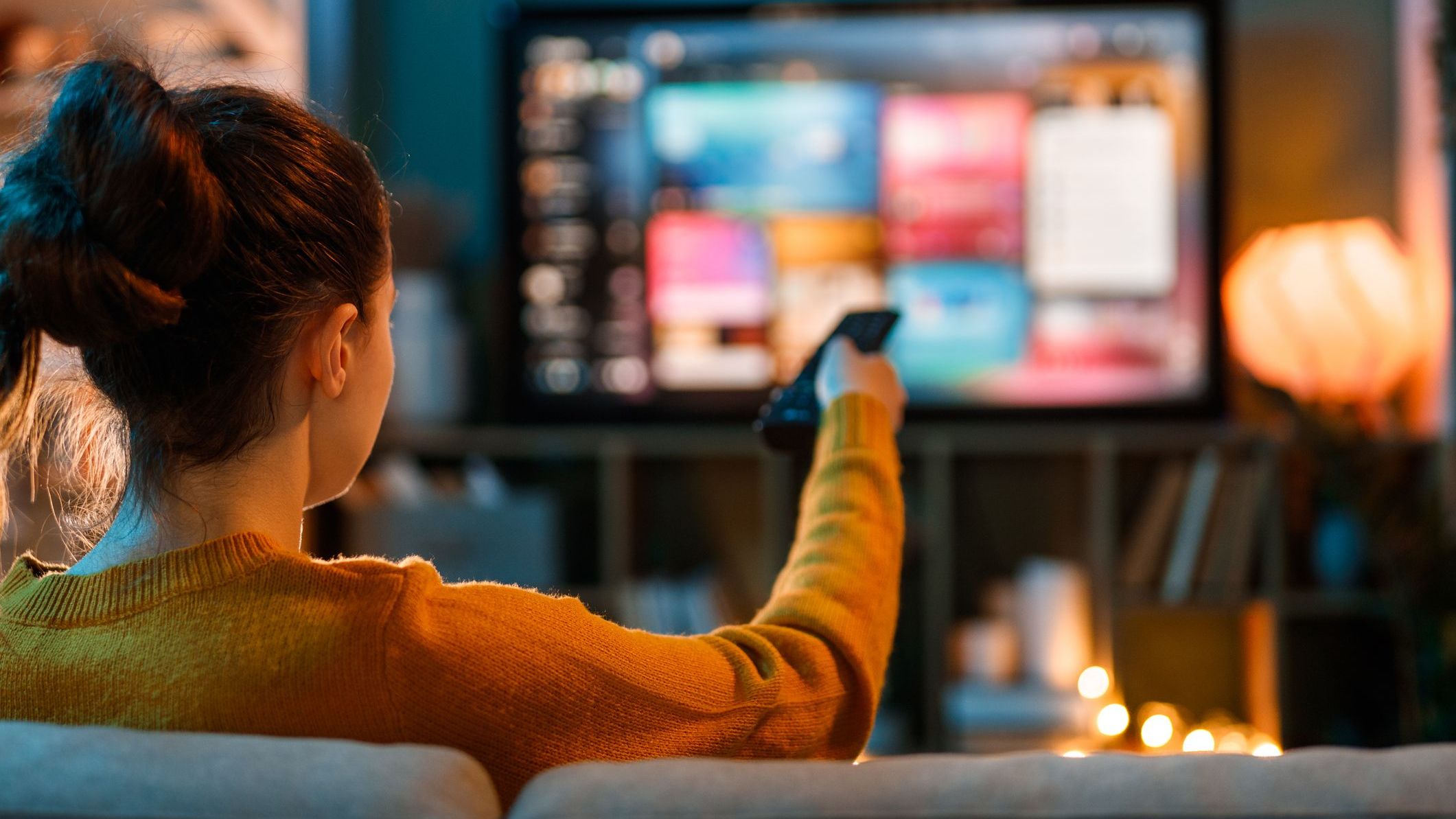 Dit gamle TV kan stadig være godt nok: 5 produkter der gør det smartere