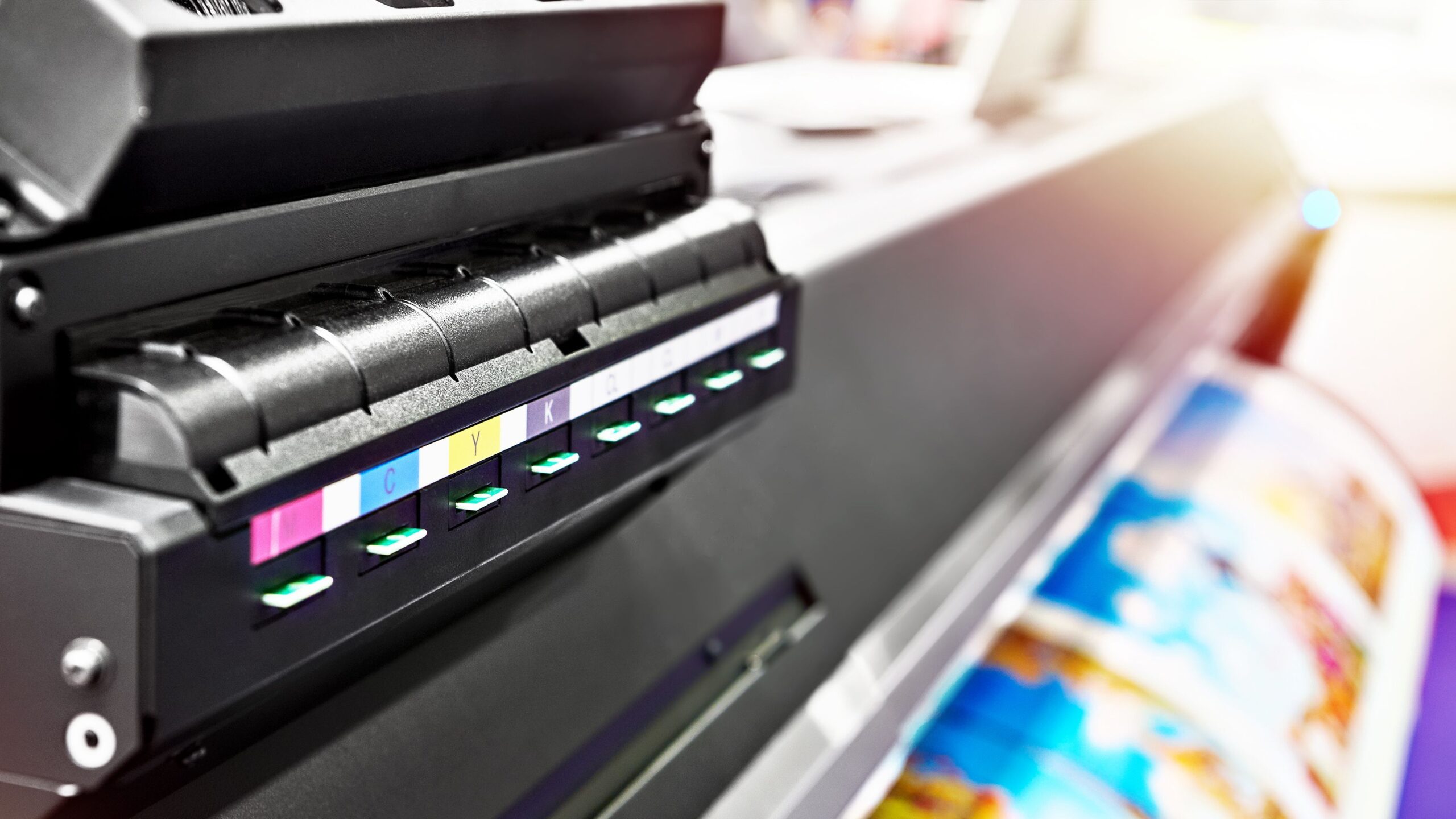 Closeup af en printer der udskriver