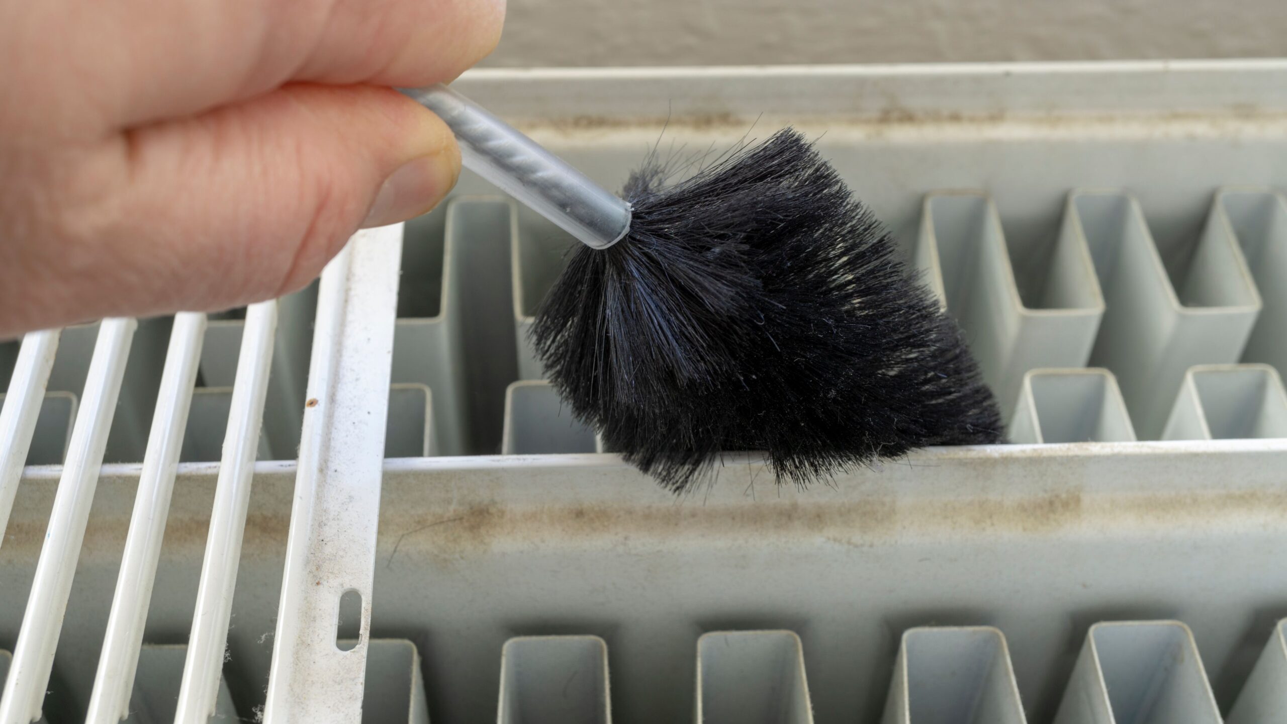 Cleaning the heater or radiator with a brush